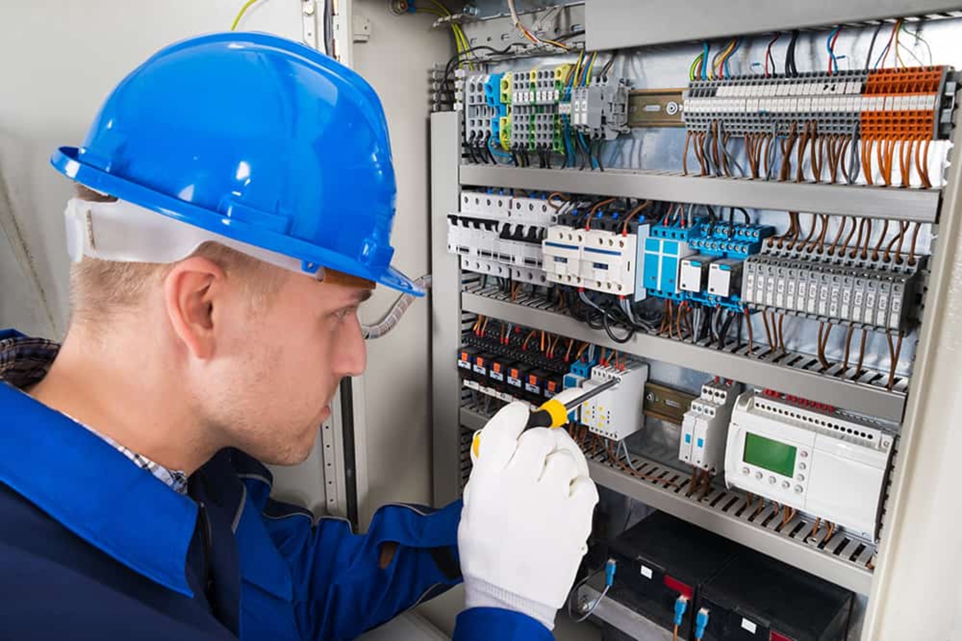 Elektroniker für Energie- und Gebäudetechnik (m/w/d) bei GERBER Spanndecken und Elektrotechnik GmbH in Würzburg