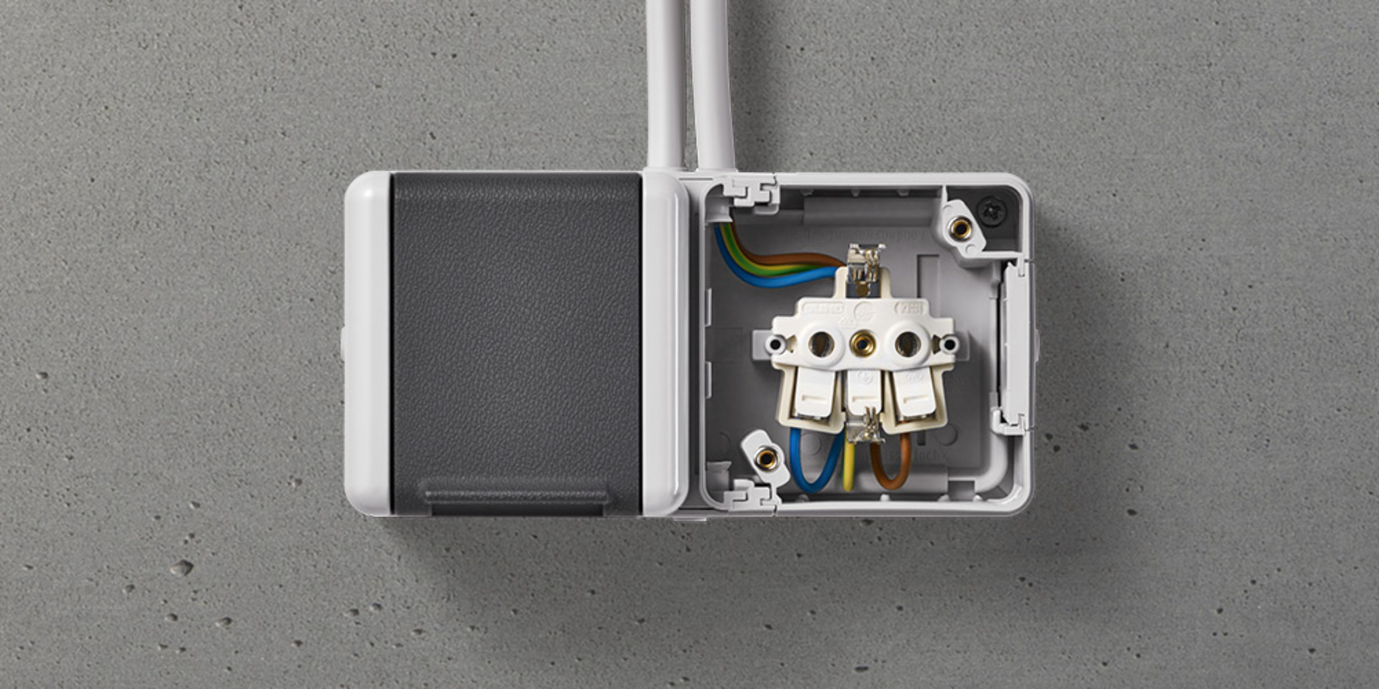 Doppelsteckdose mit Trennsteg bei GERBER Spanndecken und Elektrotechnik GmbH in Würzburg